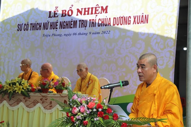 Thượng toạ Thích Nguyên Mãn đọc diễn văn khai mạc