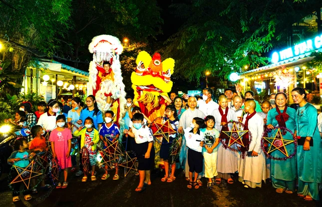 "Đêm hội trăng rằm" tại chùa Đức Nguyên