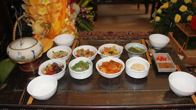 Dâng phạn thực cúng dường Dâng phạn thực cúng dường