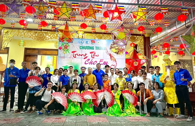 Chương trình "Trung thu cho em" tại chùa Hàn Sơn