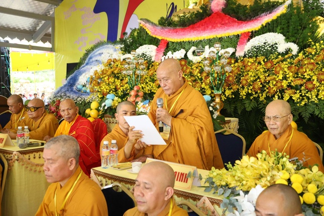 Hòa thượng Thích Nhật Quang ban huấn từ