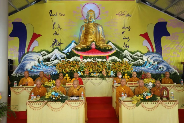 Chư tôn đức chứng minh