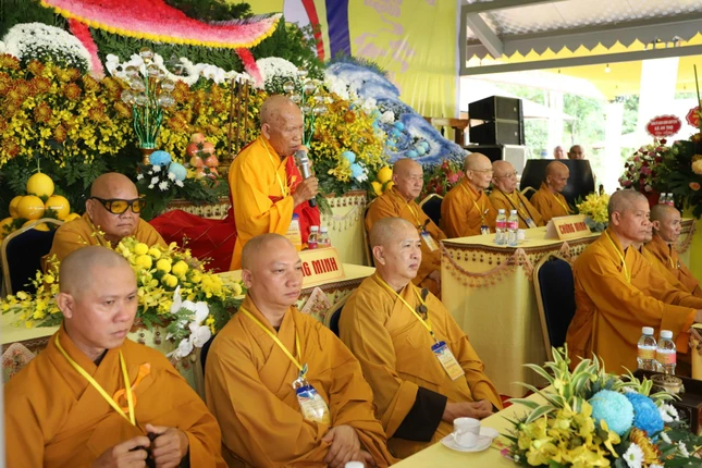 Hòa thượng Thích Đồng Tiến ban đạo từ