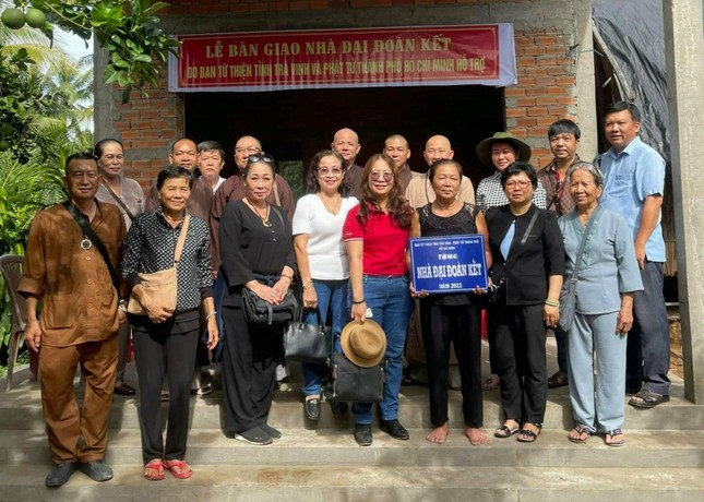 Ban Từ thiện - Xã hội Phật giáo tỉnh Trà Vinh cùng các mạnh thường quân bàn giao nhà Đại đoàn kết Ban Từ thiện - Xã hội Phật giáo tỉnh Trà Vinh cùng các mạnh thường quân bàn giao nhà Đại đoàn kết