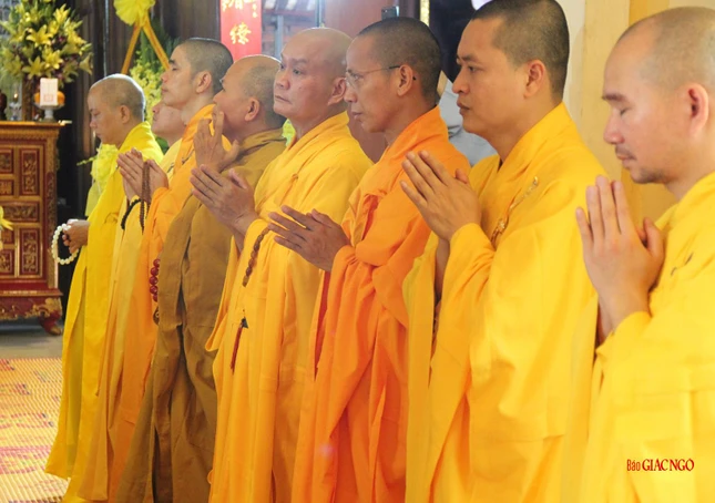 Chư Tăng dự lễ húy nhật Chư Tăng dự lễ húy nhật