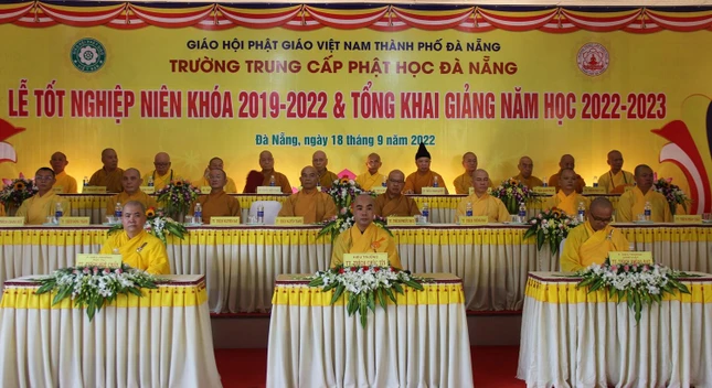 Chư tôn đức chứng minh buổi lễ