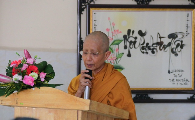 Ni sư Thích nữ Huệ Liên phát biểu tại buổi lễ