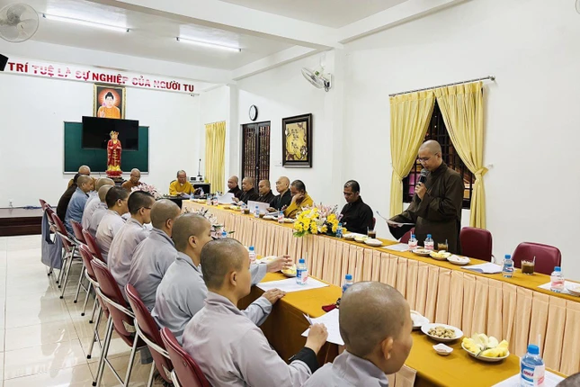 Quang cảnh phiên họp