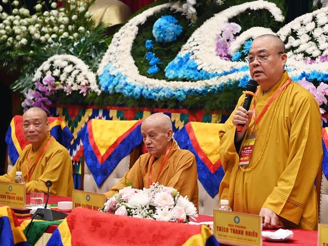 Hòa thượng Thích Thanh Nhiễu ban đạo từ Hòa thượng Thích Thanh Nhiễu ban đạo từ