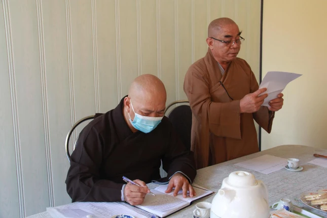 Chư Tăng đóng góp ý kiến