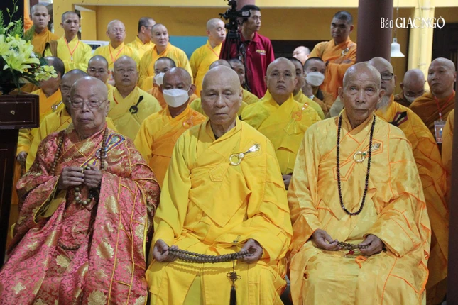 Chư tôn giáo phẩm Hội đồng Chứng minh