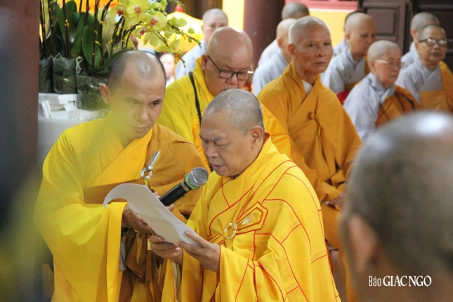 Hòa thượng Thích Từ Nghiêm cung tuyên tiểu sử cố Trưởng lão Hòa thượng Thích Từ Tánh