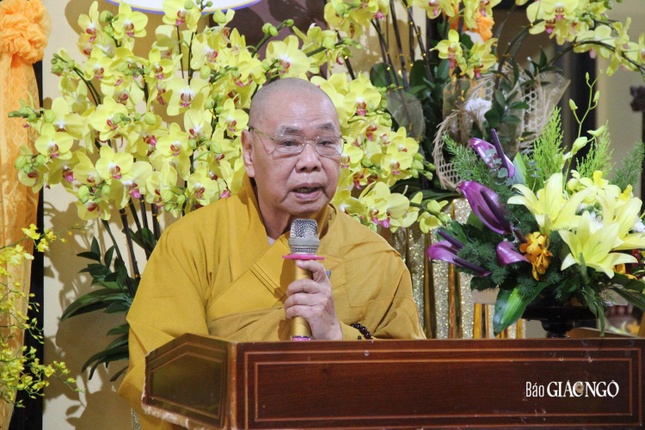 Hòa thượng Thích Thiện Pháp đọc lời tưởng niệm của GHPGVN