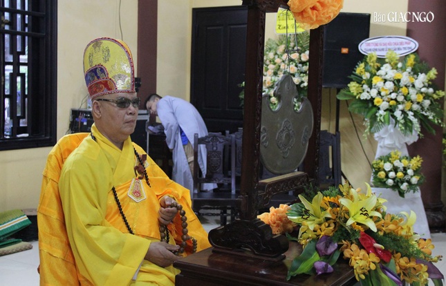 Hòa thượng chấp lệnh