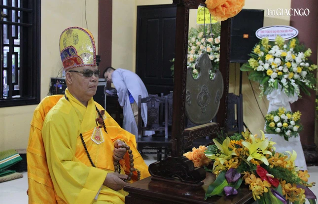 Hòa thượng chấp lệnh