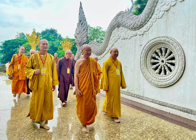 Tham quan, khảo sát các kiến trúc tại chùa Bửu Long Tham quan, khảo sát các kiến trúc tại chùa Bửu Long