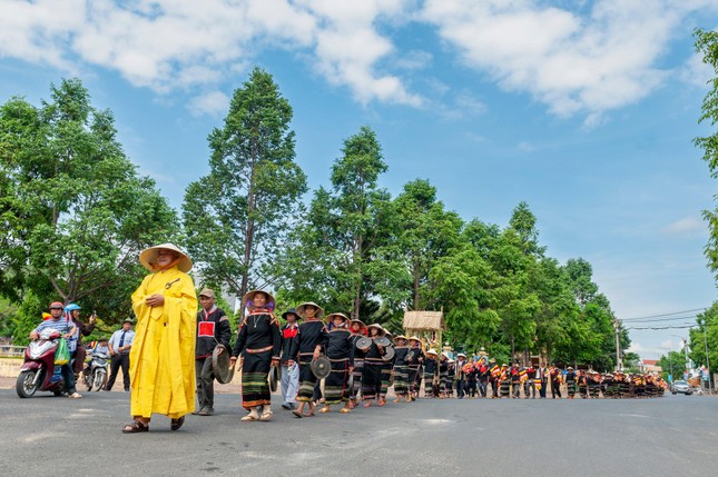Ban Trị sự GHPGVN huyện Lắk tổ chức lễ rước Phật về các buôn - Ảnh: Ninh Tôn