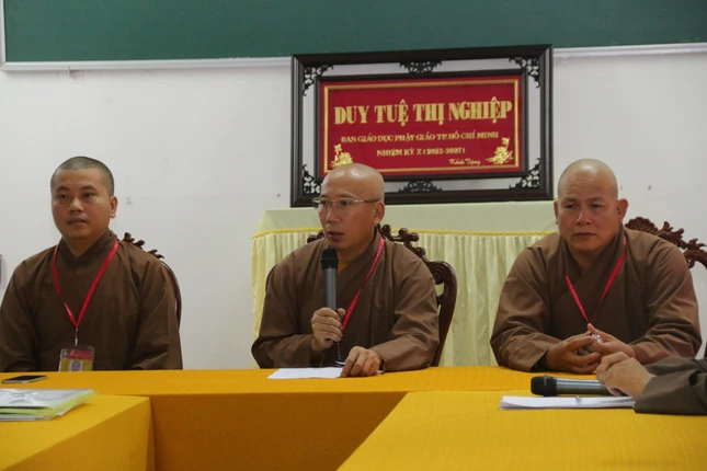 Thượng tọa Thích Minh Thành triển khai quy chế phòng thi