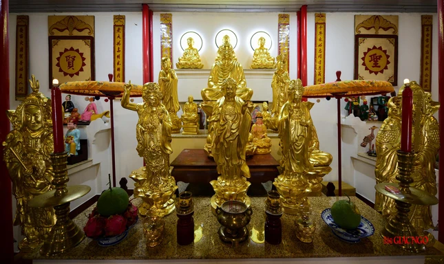 Chánh điện thờ Tam thế Phật Chánh điện thờ Tam thế Phật