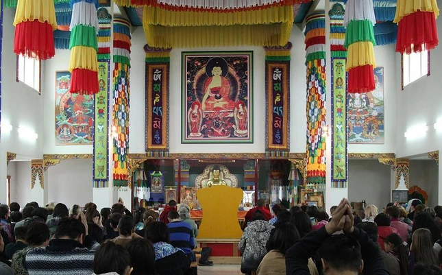 Các Phật tử tham dự buổi lễ