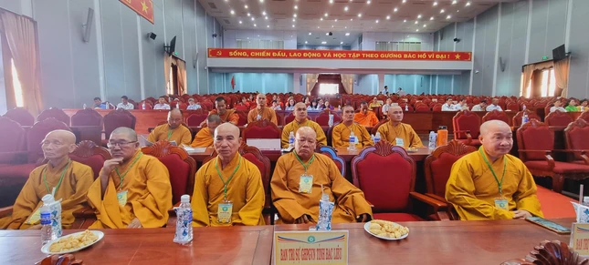 Chư tôn đức Tăng tham dự phiên trù bị Chư tôn đức Tăng tham dự phiên trù bị