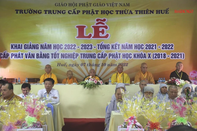 Lễ tổng kết năm học 2021-2022 và khai giảng năm học 2022-2023 được tổ chức tại giảng đường Trường Trung cấp Phật học tỉnh Thừa Thiên Huế - Tổ đình Báo Quốc Lễ tổng kết năm học 2021-2022 và khai giảng năm học 2022-2023 được tổ chức tại giảng đường Trường Trung cấp Phật học tỉnh Thừa Thiên Huế - Tổ đình Báo Quốc