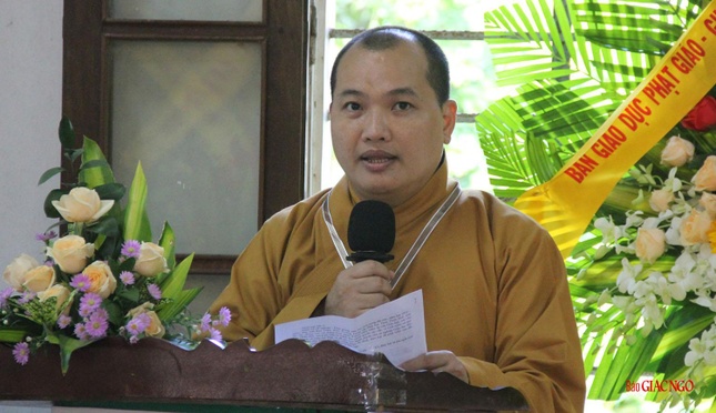 Đại đức Thích Phước Điền đọc diễn văn khai mạc