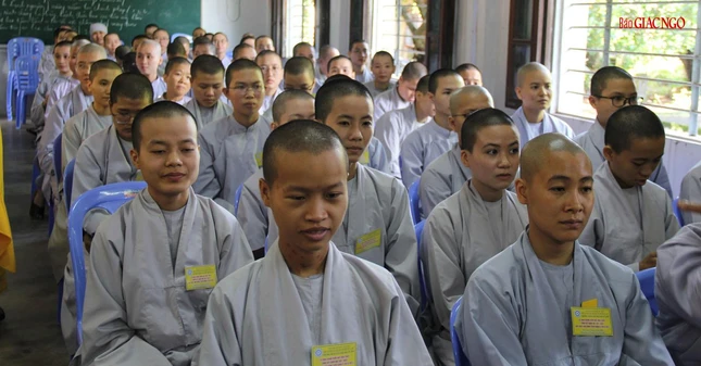 Ni sinh đang theo học tại trường Ni sinh đang theo học tại trường