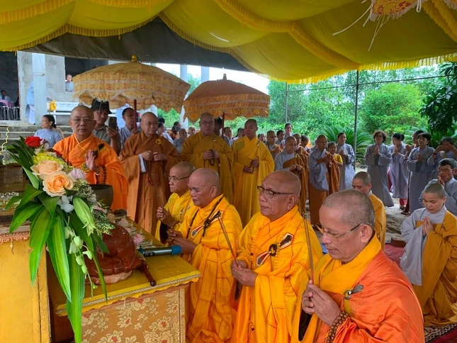 Niêm hương bạch Phật Niêm hương bạch Phật