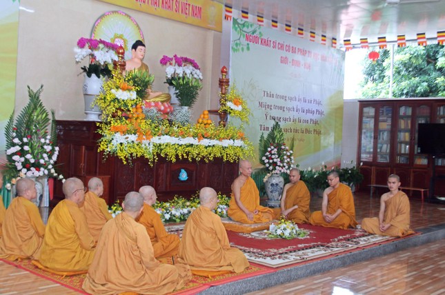 Chư tôn đức chứng minh buổi lễ Chư tôn đức chứng minh buổi lễ