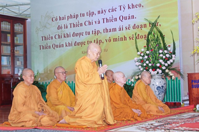 Ni trưởng Cảnh Liên tác bạch Ni trưởng Cảnh Liên tác bạch