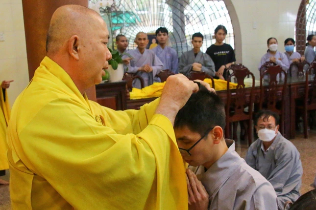 Thế phát xuất gia Thế phát xuất gia