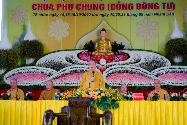 Hòa thượng Thích Thanh Nhiễu ban đạo từ