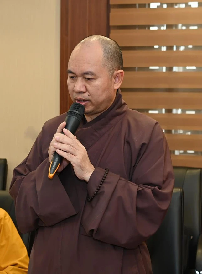 Thượng tọa Thích Đức Thiện phát biểu tại hội nghị