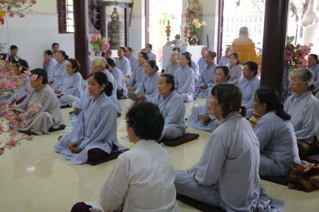 Phật tử thính pháp Phật tử thính pháp