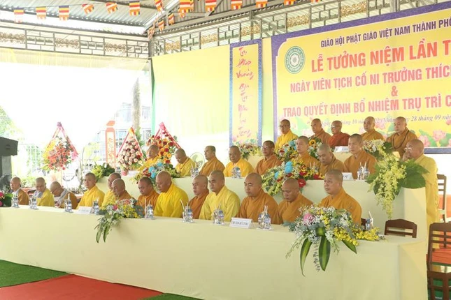 Chư tôn đức chứng minh buổi lễ