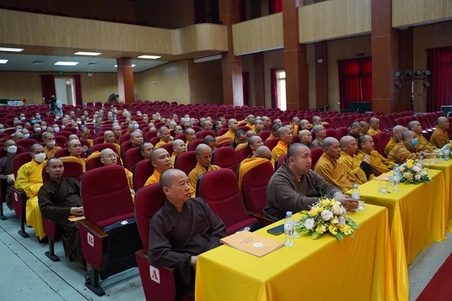 Chư tôn đức tham dự hội nghị