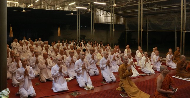 Khóa tu có 84 học viên tham gia, trải nghiệm đời sống xuất gia - Ảnh: H.K
