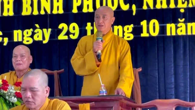 Hòa thượng Thích Huệ Thông ban đạo từ Hòa thượng Thích Huệ Thông ban đạo từ