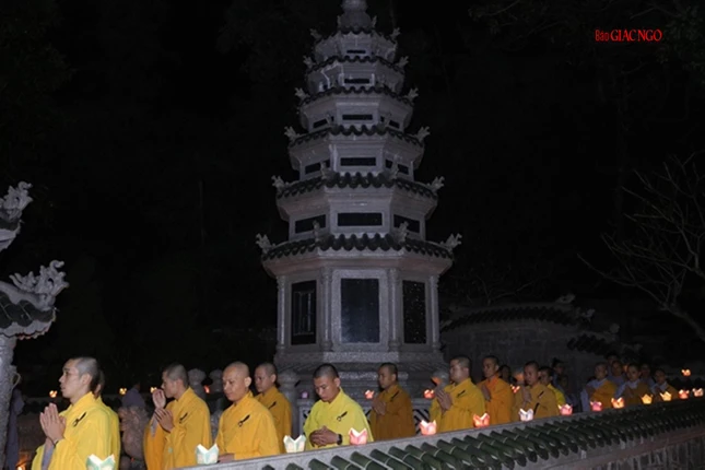 Chư Tăng môn phái tổ đình Tưởng Vân hữu nhiễu bảo tháp Chư Tăng môn phái tổ đình Tưởng Vân hữu nhiễu bảo tháp