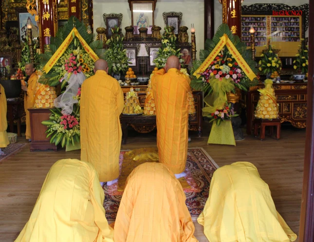 Chư tôn đức đảnh lễ liệt vị tổ sư Chư tôn đức đảnh lễ liệt vị tổ sư