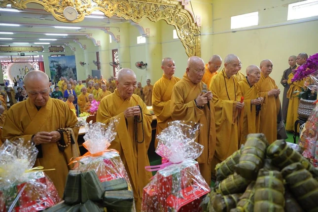 Chư tôn đức lãnh đạo Giáo hội thắp hương tưởng niệm cố Hòa thượng Thích Từ Hạnh Chư tôn đức lãnh đạo Giáo hội thắp hương tưởng niệm cố Hòa thượng Thích Từ Hạnh