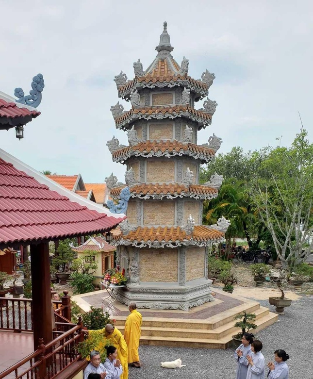 Bảo tháp Hòa thượng Thích Bảo Hiển trong khuôn viên chùa Bảo Hoa