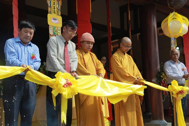 Cắt băng khánh thành giai đoạn 1 chùa Làng Vành (chùa Giáp Vinh)
