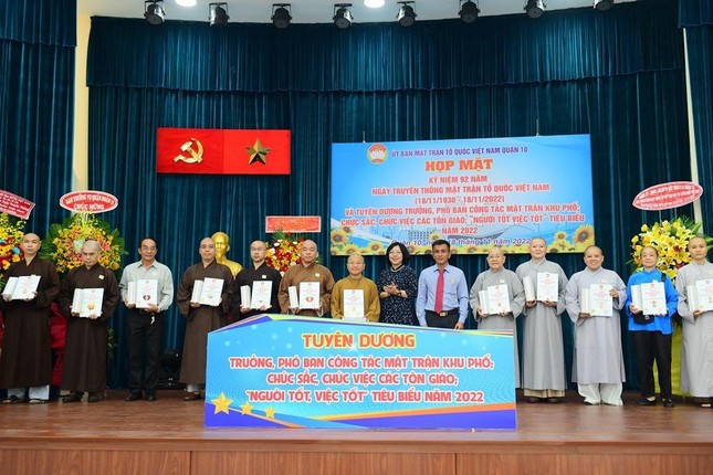 Chư tôn đức Tăng Ni được biểu dương gương "Chức sắc, chức việc tôn giáo tiêu biểu" năm 2022