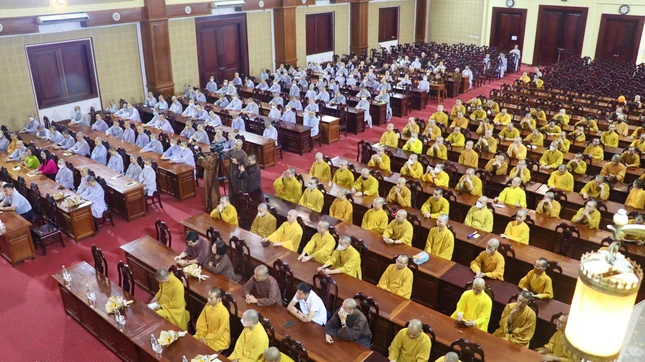 Tăng Ni sinh học viện tham dự buổi lễ