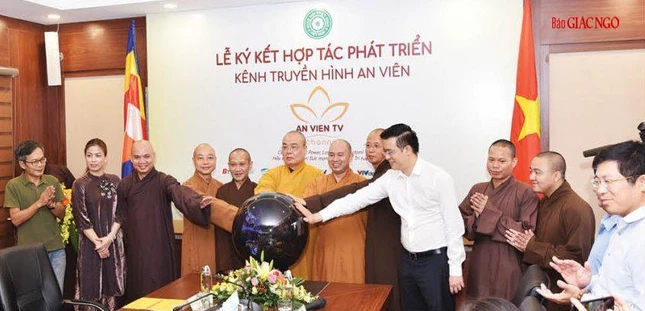 Lễ ký kết hợp tác phát triển Truyền hình An Viên - Ảnh: Y.H
