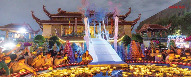 Đại lễ tưởng niệm, kỳ siêu cán bộ và chiến sĩ hy sinh, đồng bào tử vong vì Covid-19 do GHPGVN TP.HCM tổ chức tại Việt Nam Quốc Tự - Ảnh: Anh Quốc