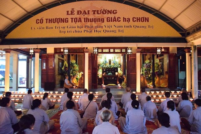 Đêm hoa đăng tưởng niệm ân sư