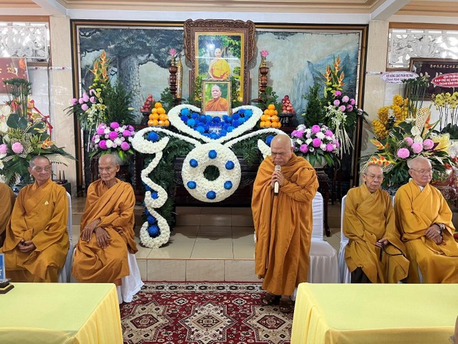 Hòa thượng Thích Giác Toàn ban đạo từ Hòa thượng Thích Giác Toàn ban đạo từ